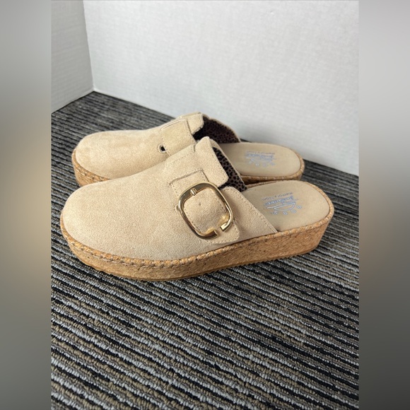 Toms Shoes - Bobs From Skechers Rosey Rise On Parade Clogs Women's 8.5M Beige Natural A167